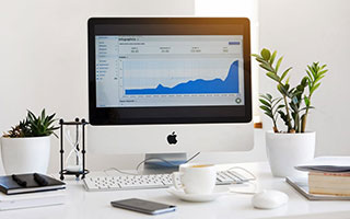 这种“二维码海报”最常见的套路：先让你用“下载失败”逼你装更多东西，再一步步把你拉进坑里；先做这件事再说