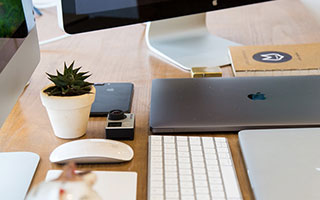 这种“二维码海报”最常见的套路：先让你用“下载失败”逼你装更多东西，再一步步把你拉进坑里；先做这件事再说